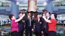 从下岗女工到集团老总，从8平米的小店到市值120亿的上市公司，她只用了23年！